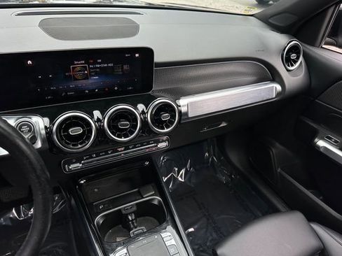 Used 2020 Mercedes-Benz GLB 250 4MATIC image 19