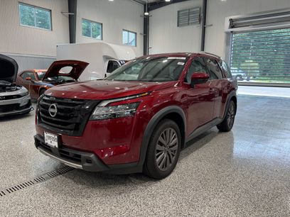 Used 2024 Nissan Pathfinder SL w/ SL Premium Package