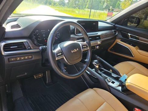 Used 2022 Kia Telluride SX w/ Towing Package FWD image 19