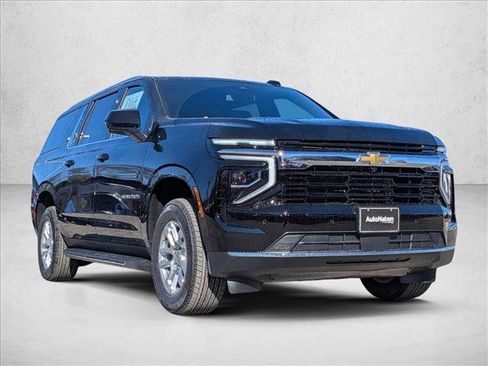 New 2026 Chevrolet Suburban LS image 3
