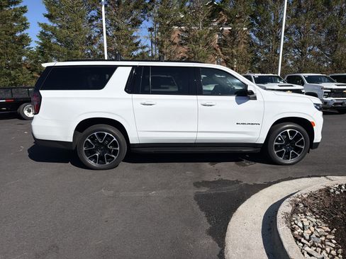 Used 2023 Chevrolet Suburban RST w/ Luxury Package AWD/4WD image 11