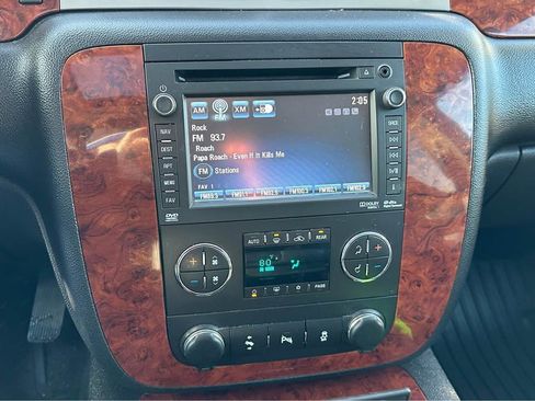 Used 2014 Chevrolet Suburban LTZ image 14