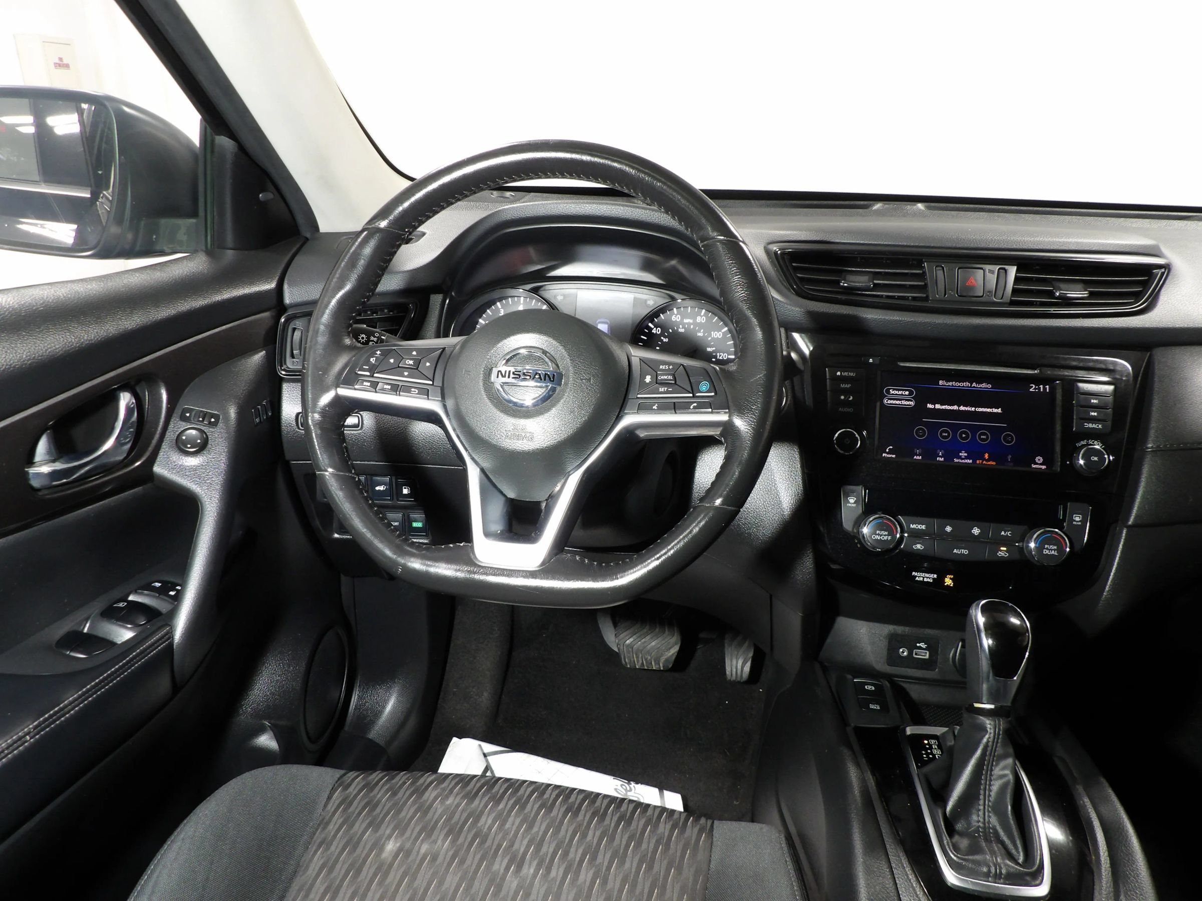 Used 2019 Nissan Rogue SV w/ Premium Package AWD/4WD image 12