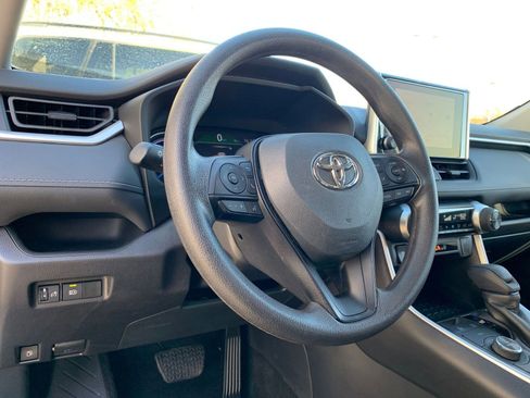 Used 2025 Toyota RAV4 LE image 33