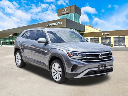 Used 2022 Volkswagen Atlas Cross Sport SE FWD image 3