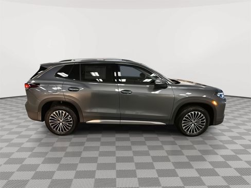 New 2026 Volkswagen Tiguan S w/ 18" Wheel Package AWD/4WD image 5
