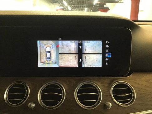 Used 2022 Mercedes-Benz E 350 4MATIC Sedan w/ AMG Line Exterior image 39