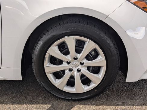 Used 2025 Toyota Corolla LE FWD image 28
