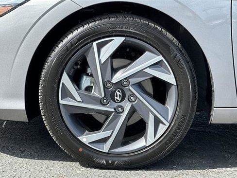 Certified 2025 Hyundai Elantra Sport image 26