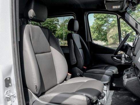 New 2025 Mercedes-Benz Sprinter 2500 image 25
