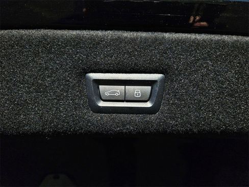 Used 2024 BMW i7 xDrive60 image 25