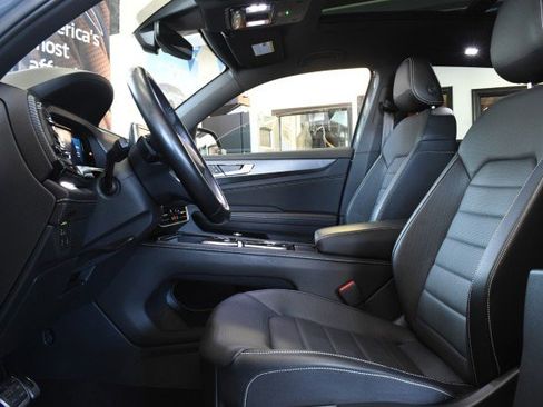 Used 2024 Volkswagen Atlas Cross Sport SEL R-Line AWD/4WD image 30