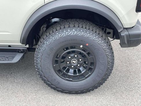 New 2026 Ford Bronco Badlands image 16