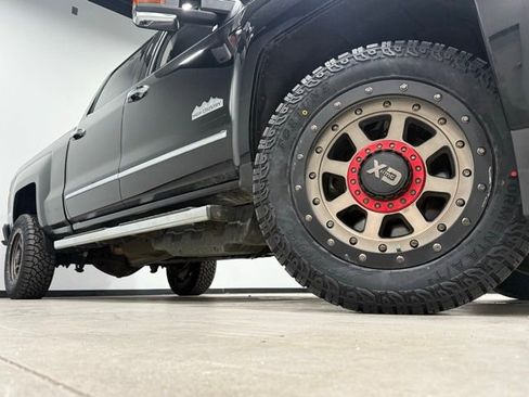 Used 2019 Chevrolet Silverado 2500 High Country w/ Duramax Plus Package image 3