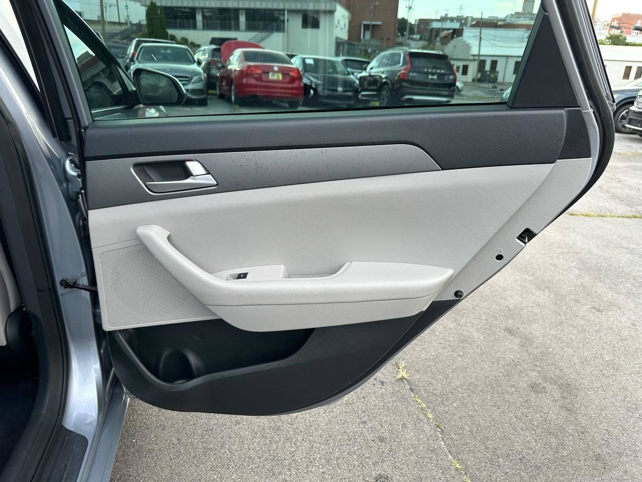 Used 2015 Hyundai Sonata SE FWD image 35