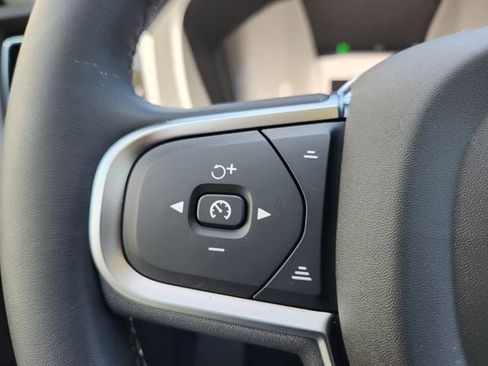 New 2025 Volvo XC60 B5 Core w/ Climate Package image 18