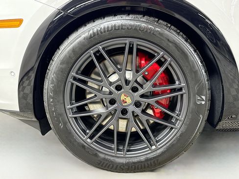 Certified 2026 Porsche Cayenne GTS AWD/4WD image 24