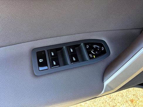 Used 2023 BMW iX xDrive50 w/ Premium Package image 14