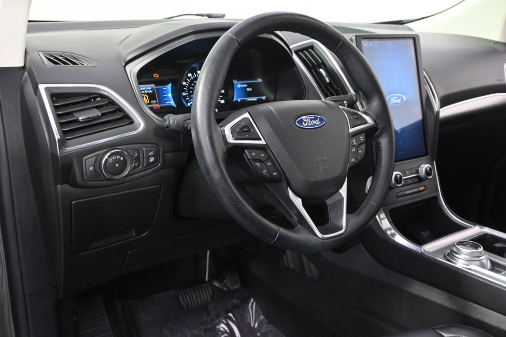 Used 2023 Ford Edge Titanium w/ Class II Trailer Tow Package AWD/4WD image 12
