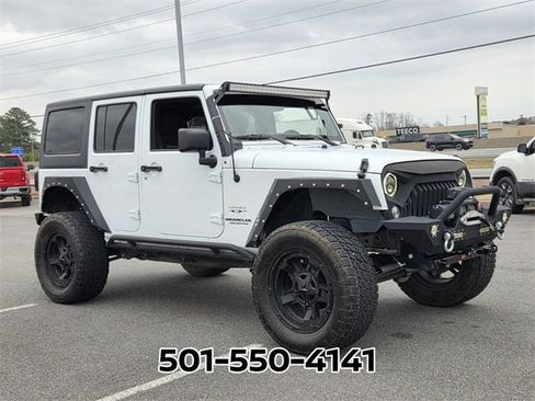 Used 2017 Jeep Wrangler Unlimited Sahara image 4