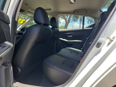 Used 2025 Nissan Sentra SR w/ SR Premium Package FWD image 9