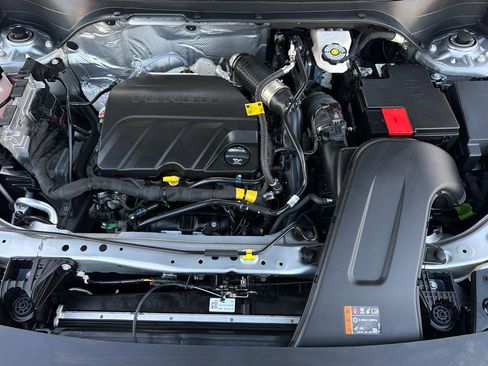 Used 2025 Chevrolet Trax RS w/ Driver Confidence Package image 35