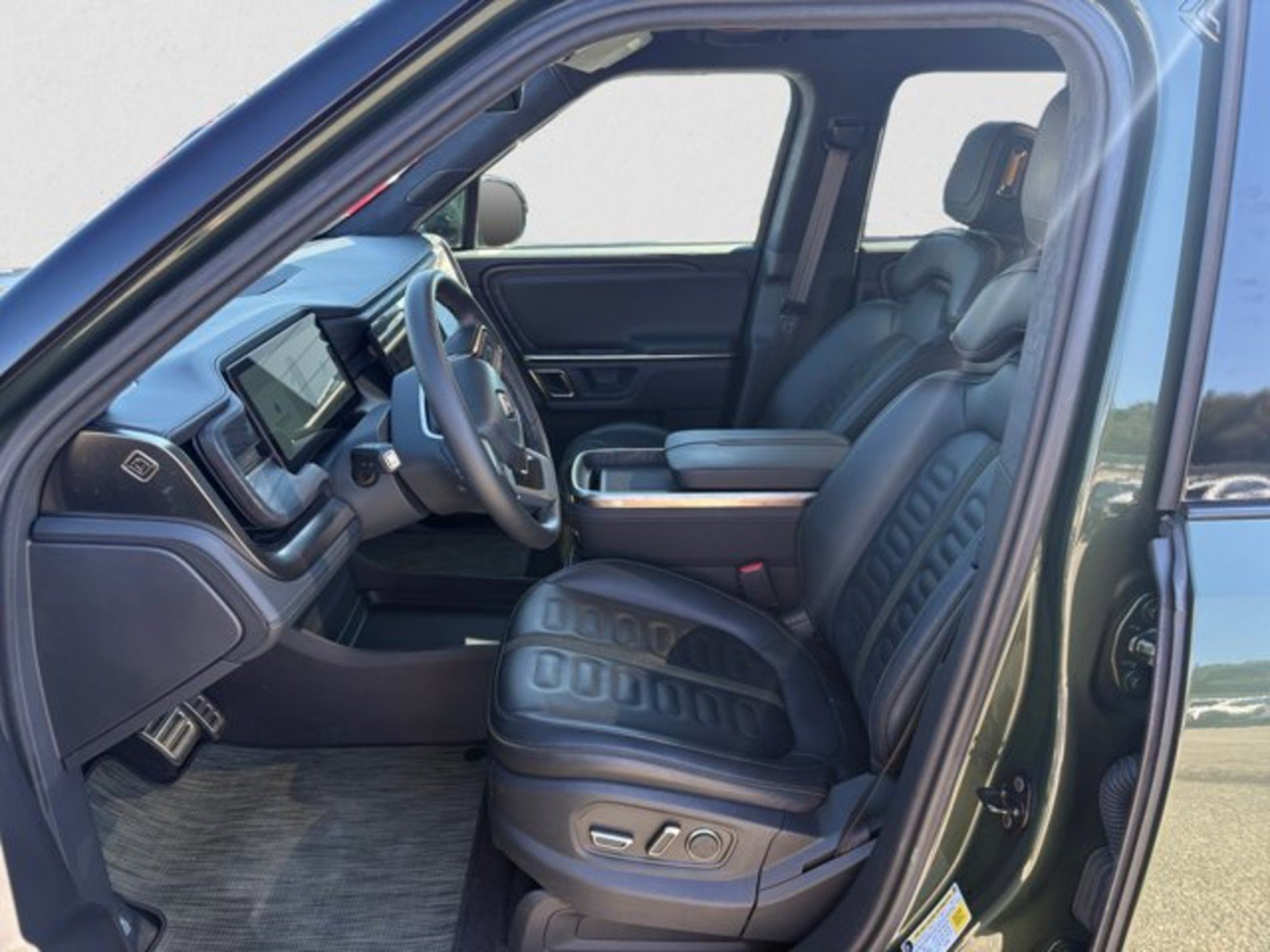 Used 2024 Rivian R1T Adventure Dual AWD/4WD image 10