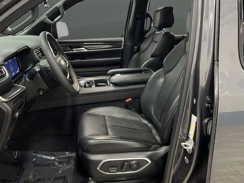 Used 2023 Jeep Wagoneer L 4WD w/ Premium Group I image 9