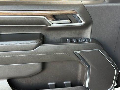 Used 2024 Chevrolet Silverado 1500 LT image 3