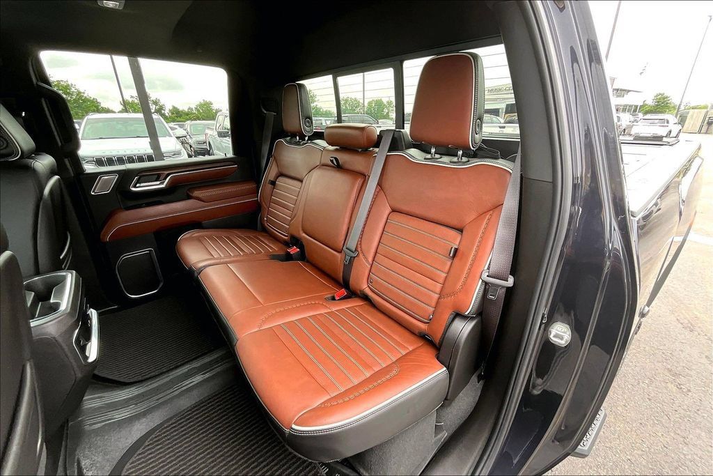 Used 2024 GMC Sierra 3500 Denali Ultimate AWD/4WD image 25