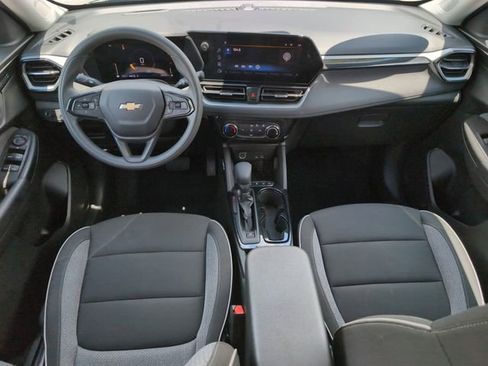 Used 2025 Chevrolet TrailBlazer LT AWD/4WD image 28