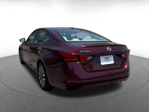 Used 2025 Nissan Altima 2.5 SV FWD image 9