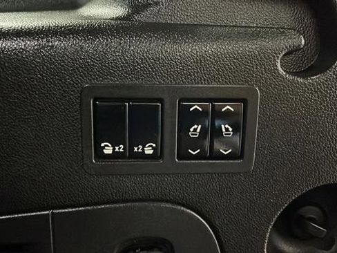 Used 2016 GMC Yukon XL SLT w/ Open Road Package AWD/4WD image 31