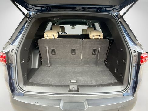 Used 2023 Chevrolet Traverse LS image 26