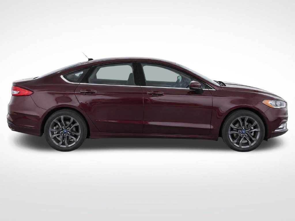 Used 2018 Ford Fusion SE w/ Equipment Group 201A FWD image 8