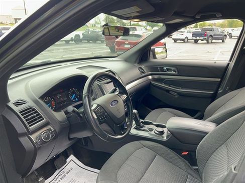 Used 2018 Ford Explorer XLT AWD/4WD image 17