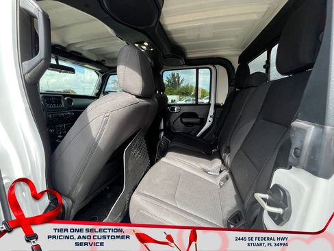 Used 2023 Jeep Gladiator Willys image 12