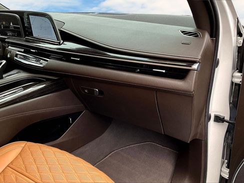 Used 2021 Cadillac Escalade Premium Luxury image 18
