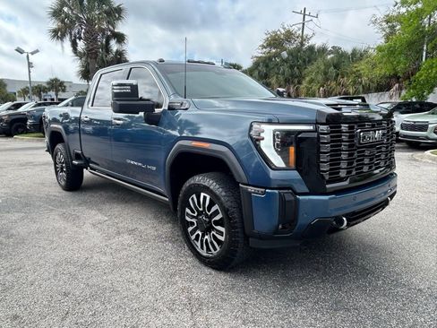 Used 2025 GMC Sierra 2500 Denali Ultimate image 9