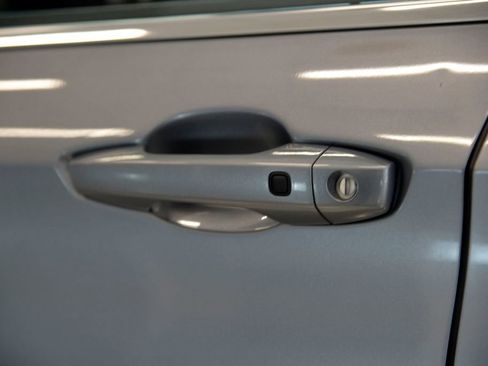 Used 2023 Mitsubishi Outlander SE image 13