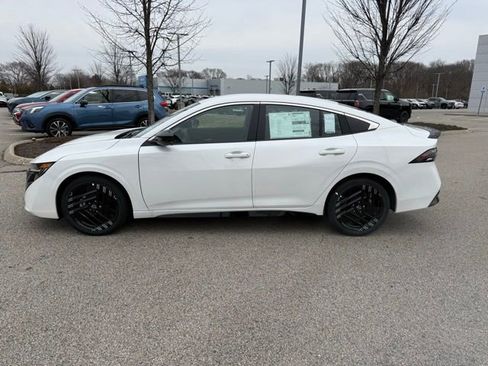 New 2026 Nissan Sentra SR w/ Floor Mat Package image 9