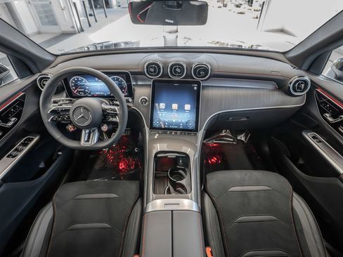 New 2025 Mercedes-Benz GLC 43 AMG 4MATIC image 8