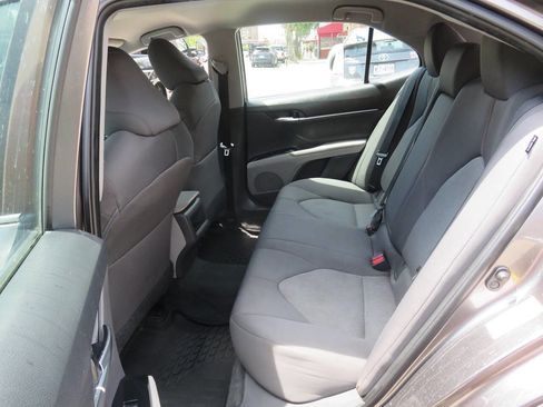 Used 2018 Toyota Camry LE FWD image 19