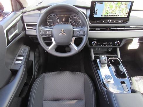 New 2026 Mitsubishi Outlander ES FWD image 16