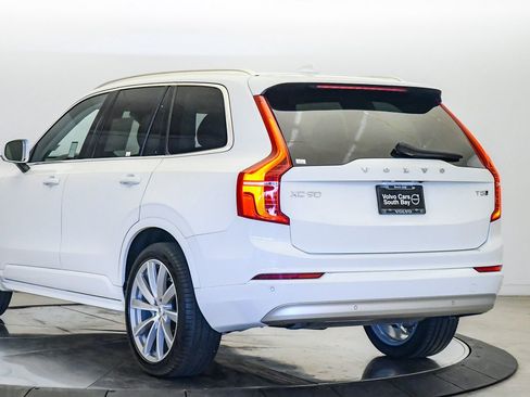 Certified 2022 Volvo XC90 T5 Momentum AWD/4WD image 2