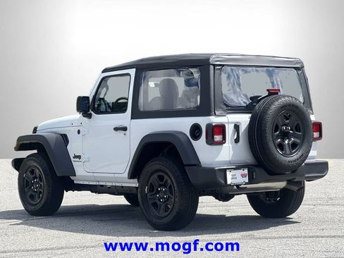 Used 2025 Jeep Wrangler Sport AWD/4WD image 2