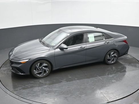 Used 2025 Hyundai Elantra Limited FWD image 37
