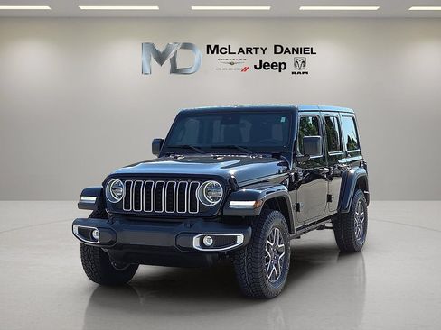 Used 2025 Jeep Wrangler Unlimited Sahara AWD/4WD image 2