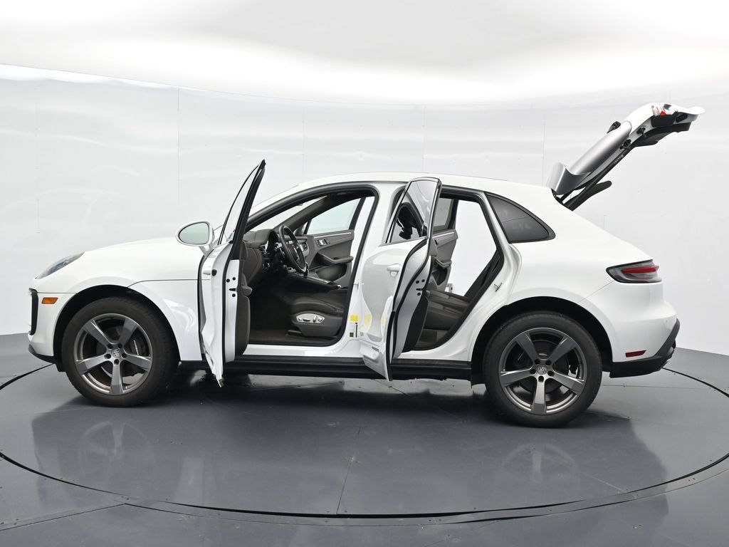 Certified 2023 Porsche Macan AWD/4WD image 18