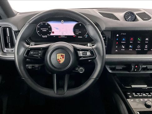Used 2024 Porsche Cayenne image 5